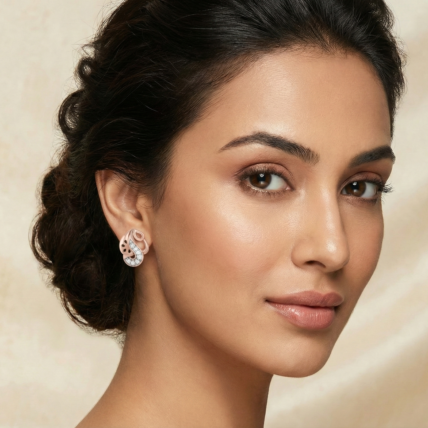 Curved Paisley Diamond Gold EarRing